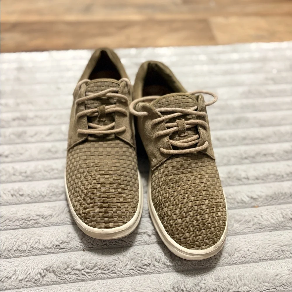 🔥 UGG HyperWeave Sneakers – Men’s Size 10 | Premium Suede & Woven Design
